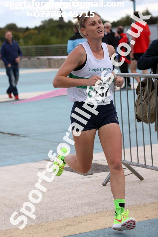 Senior womens 4 stage relay, Northern Senior 6 and 4 and Junior Stage Road Relays, SportsCity, Manchester. Photo:  David T. Hewitson/Sports for All Pics